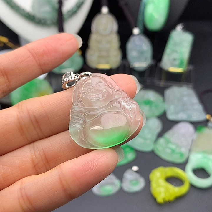 翡翠未镶嵌吊坠(赠链)