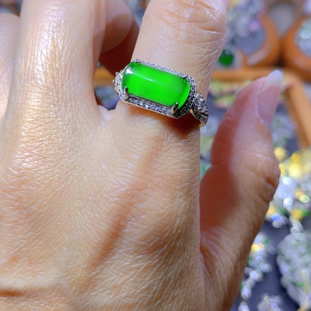 翡翠颈饰银S925镶嵌天然翡翠