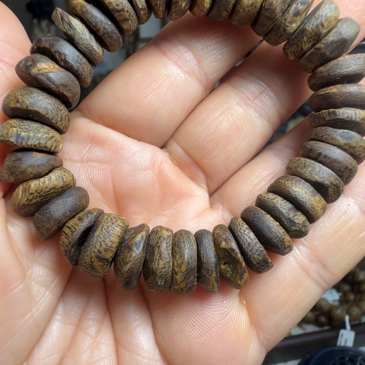 上***)沉香沉香碎屑1.2沉水丁壳17.6克