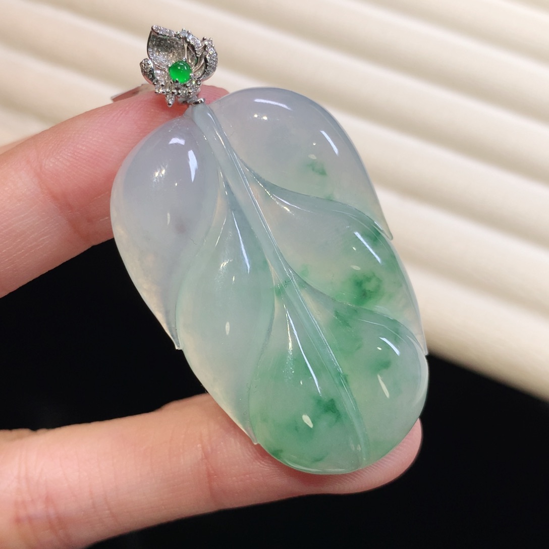 翡翠颈饰18K金镶嵌大叶子