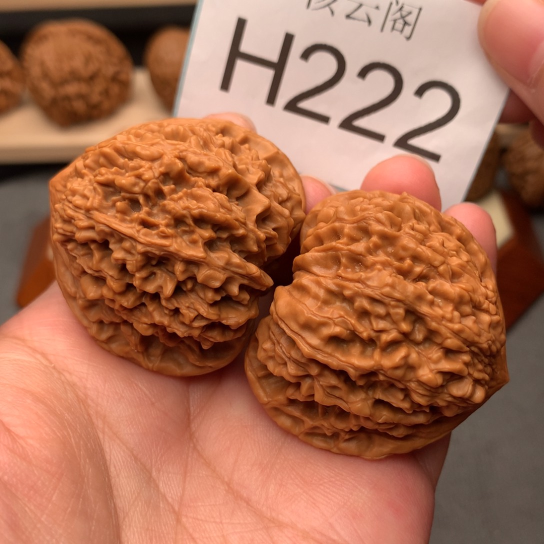 文玩核桃把件43.8满天星