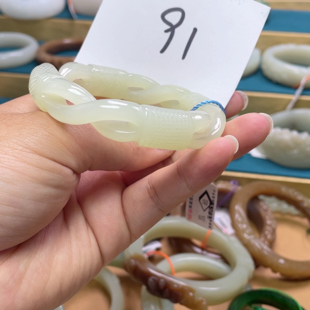 未镶嵌手镯和田玉