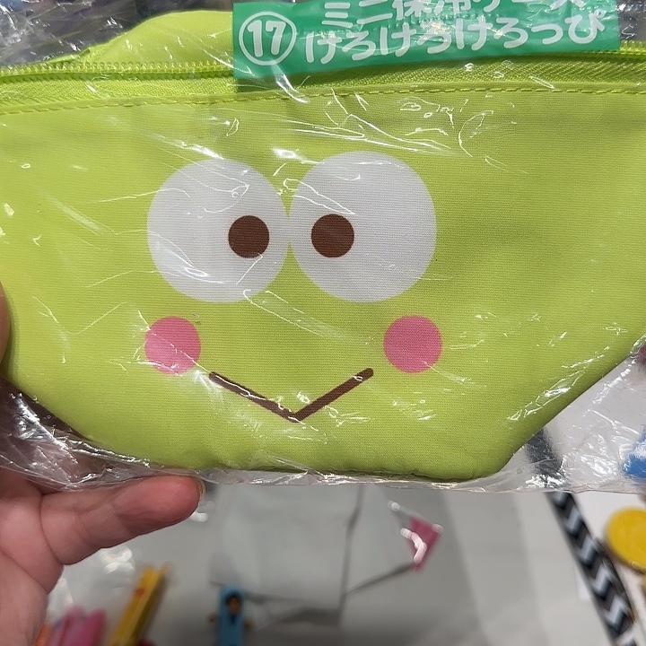 哇哇包包一个绿色