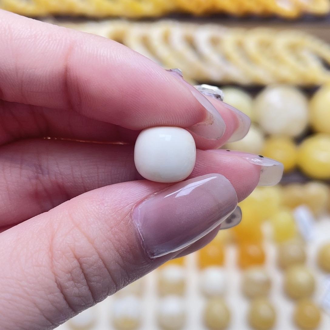 ****美琥珀未镶嵌裸石10.7*9.5mm老型瑕