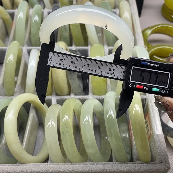 蛇纹石玉未镶嵌手镯149