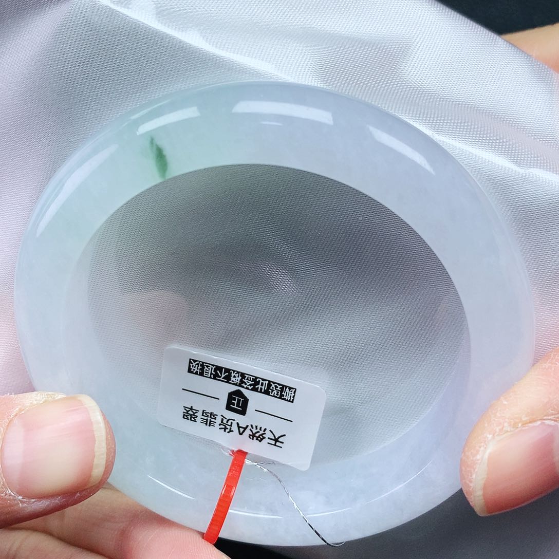 翡翠手镯未镶嵌54圈