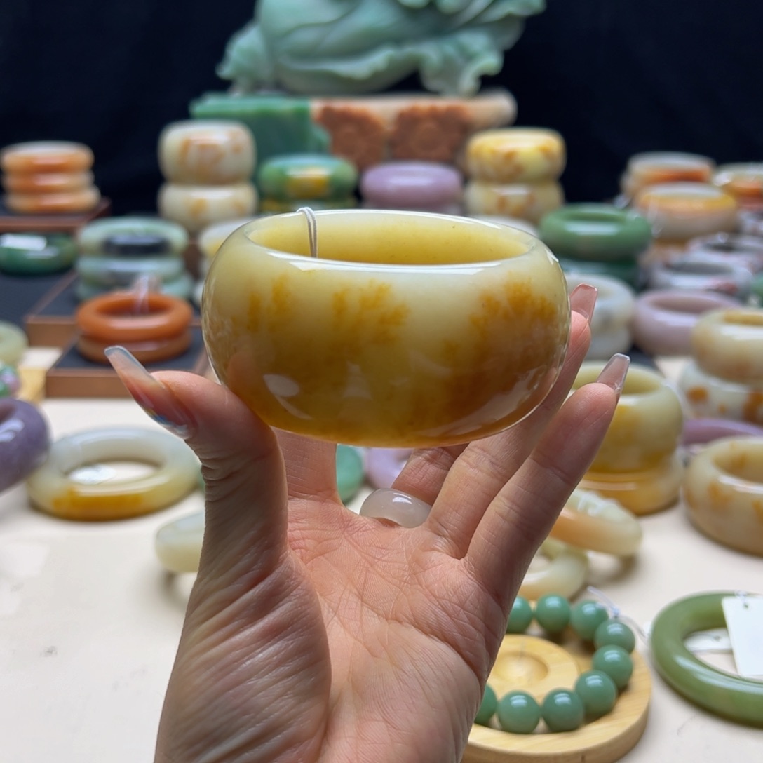 石英质玉未镶嵌手镯