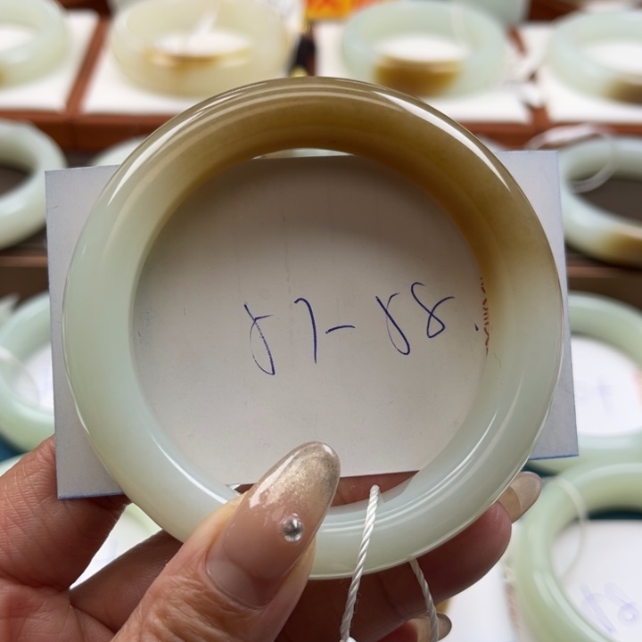 和田玉（糖玉）手镯未镶嵌