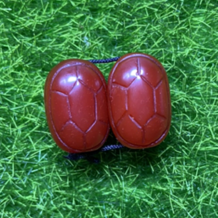 老玛瑙 龟背纹。对珠 直径12.3对孔17.3