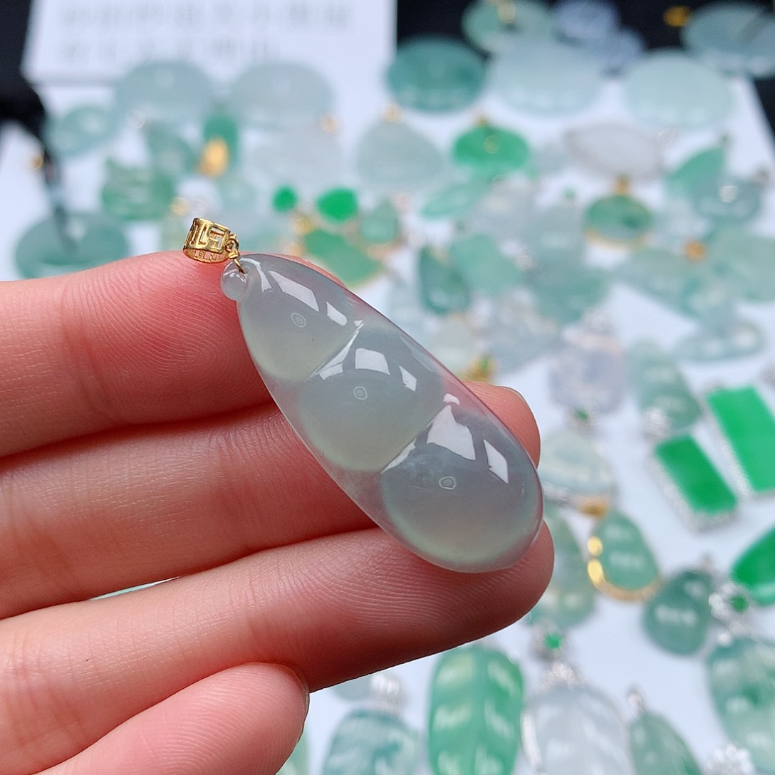翡翠颈饰18K金镶嵌天然翡翠