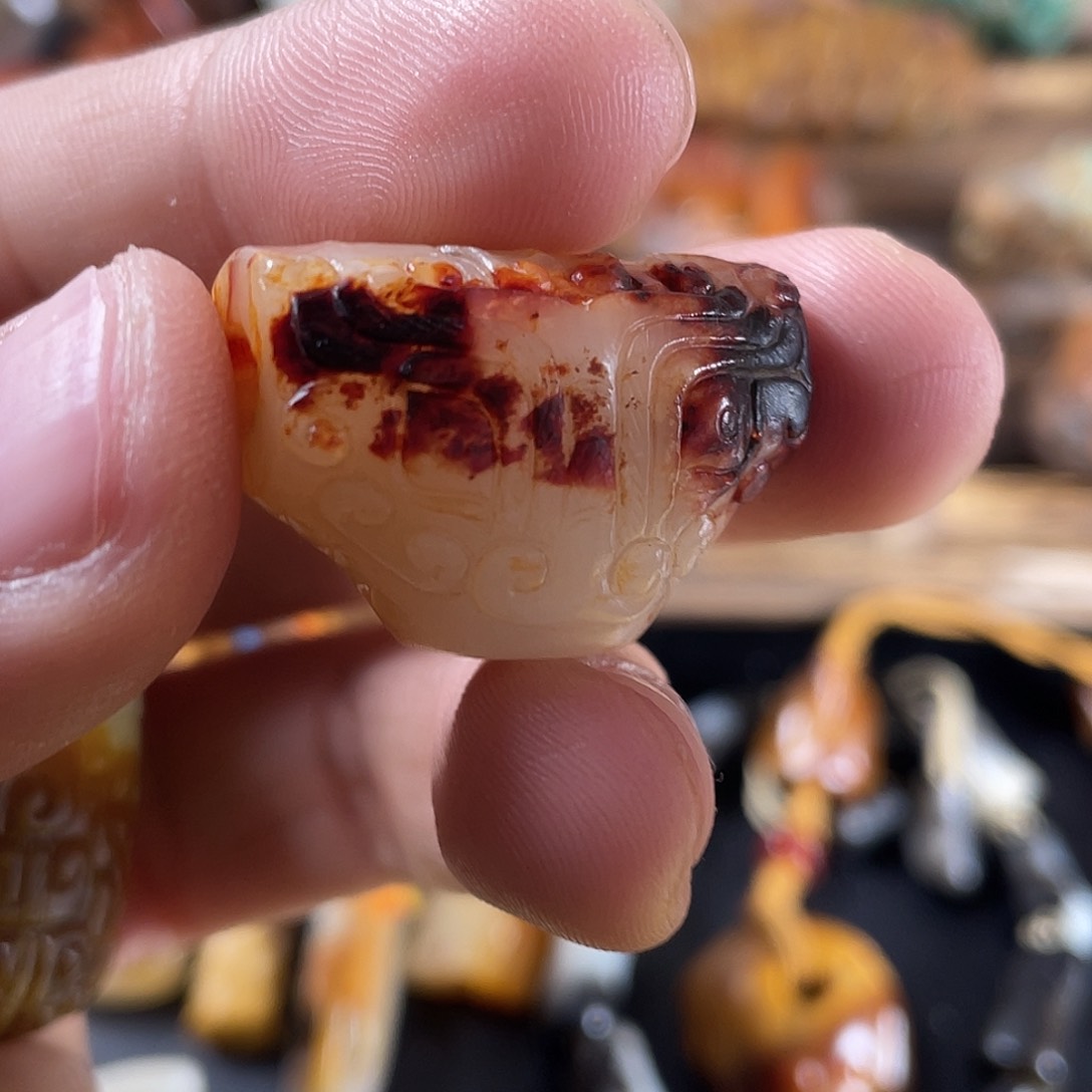 和田玉颈饰未镶嵌人*