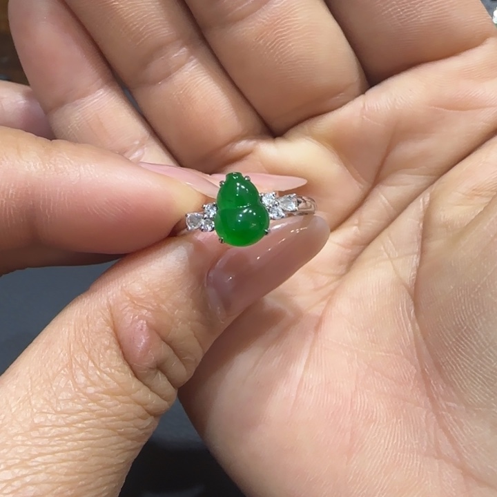 翡翠戒指18K金镶嵌L葫芦