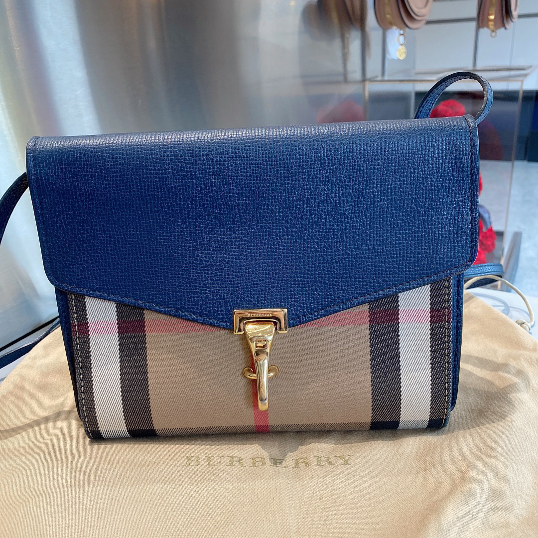 95新 BURBERRY/博柏利 经典格纹邮差翻盖包
