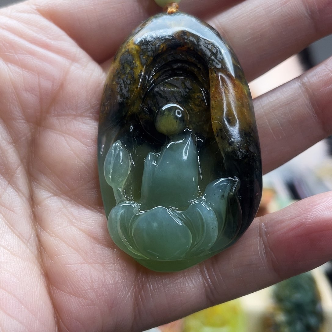 蛇纹石玉颈饰未镶嵌