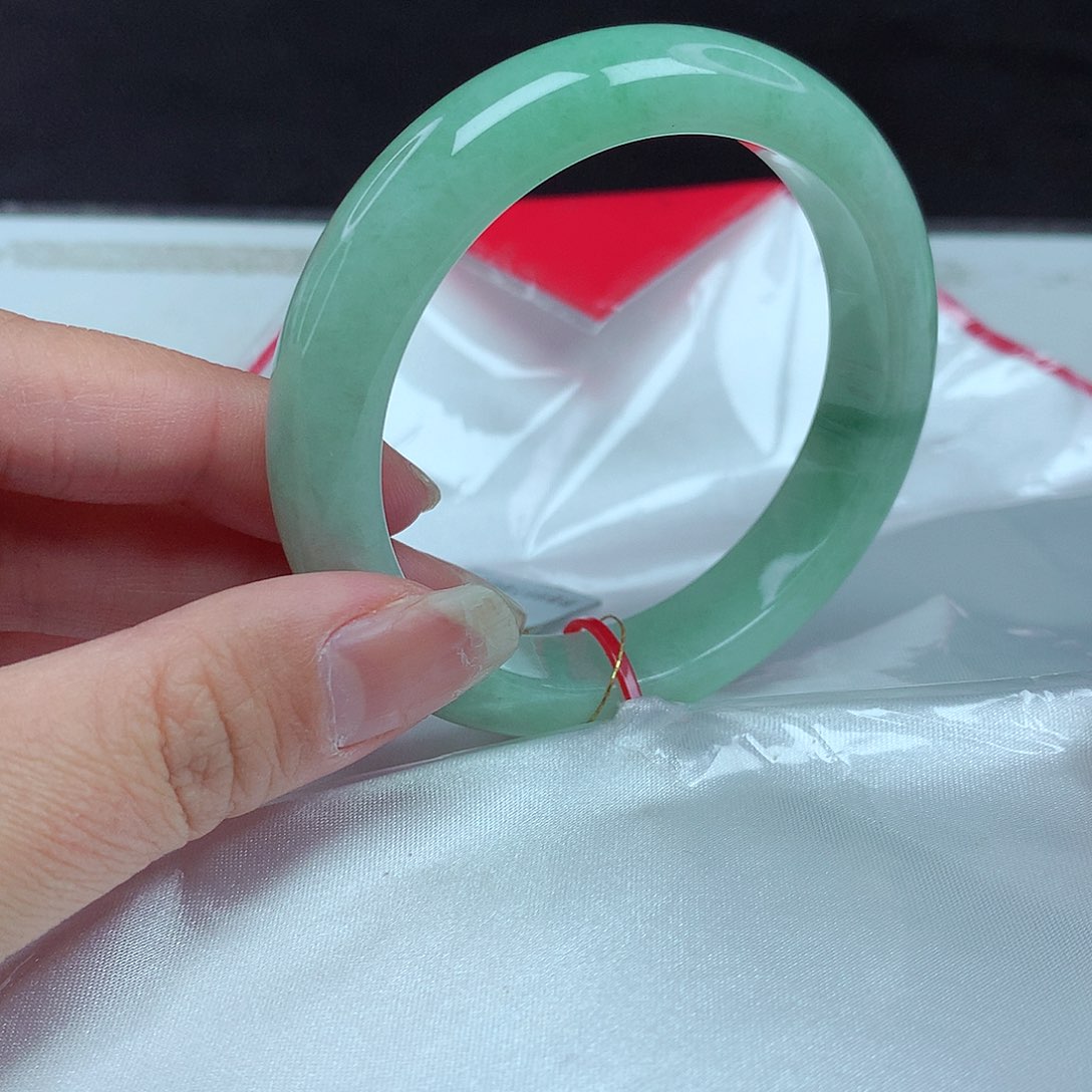 翡翠手镯未镶嵌54圈158