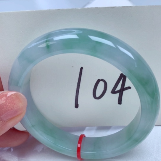 翡翠手镯未镶嵌翡翠