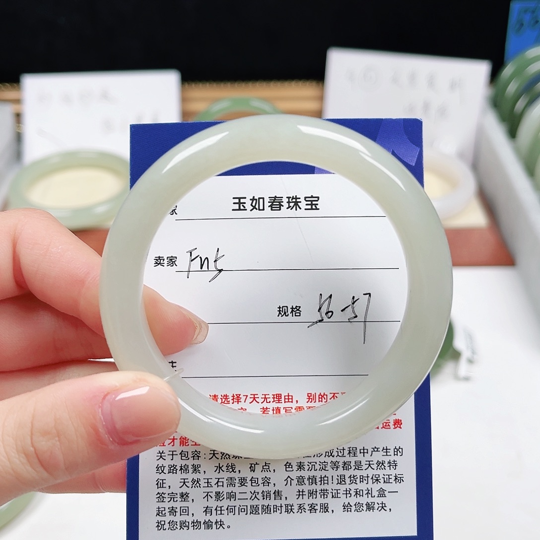 张***民和田玉未镶嵌手镯