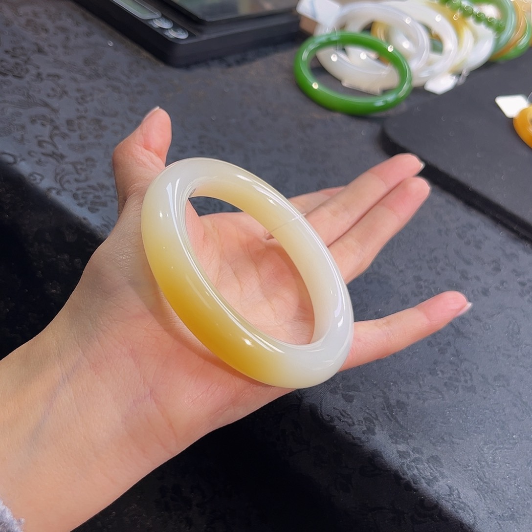 未镶嵌手镯和田玉