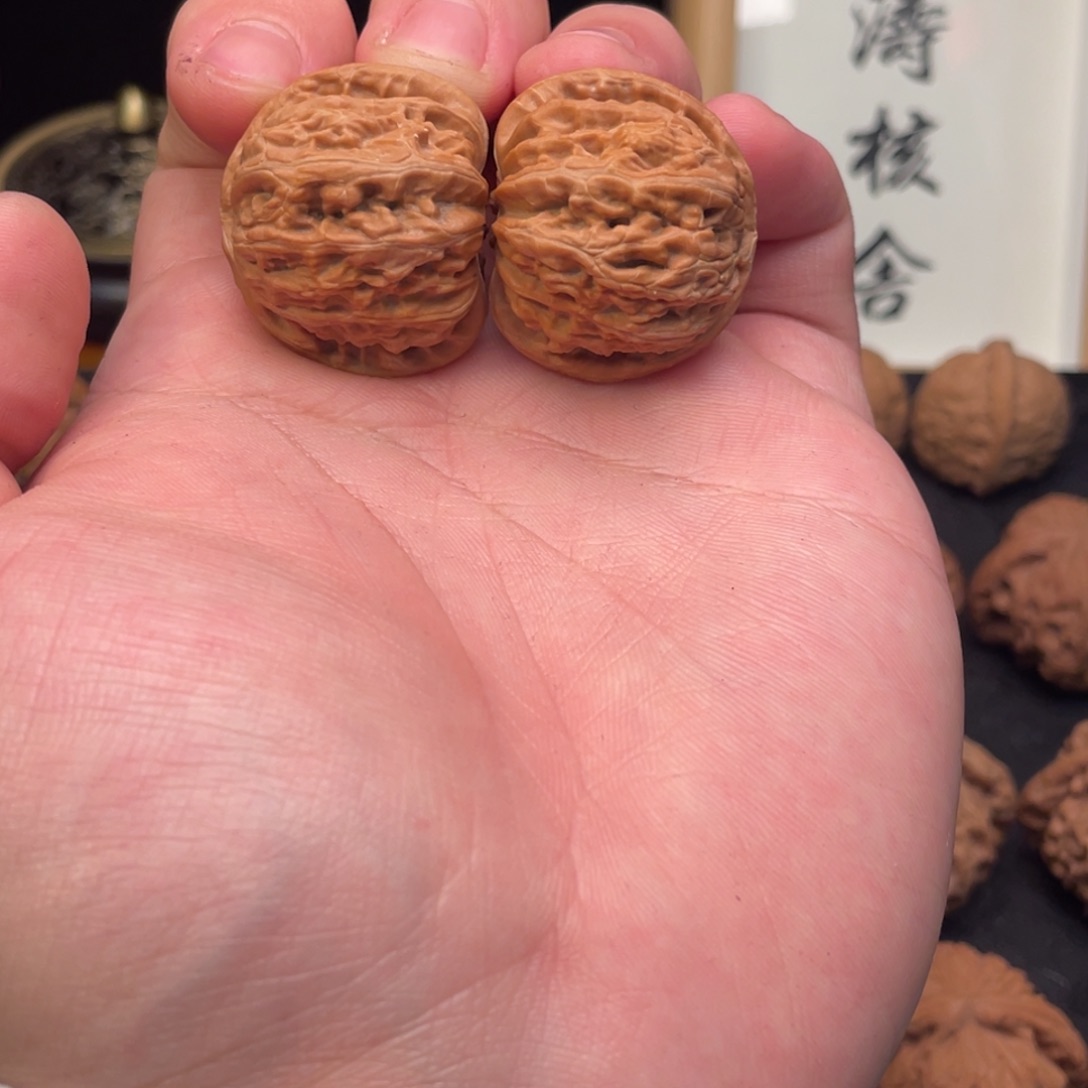 淳***)文玩核桃吊坠33白狮子