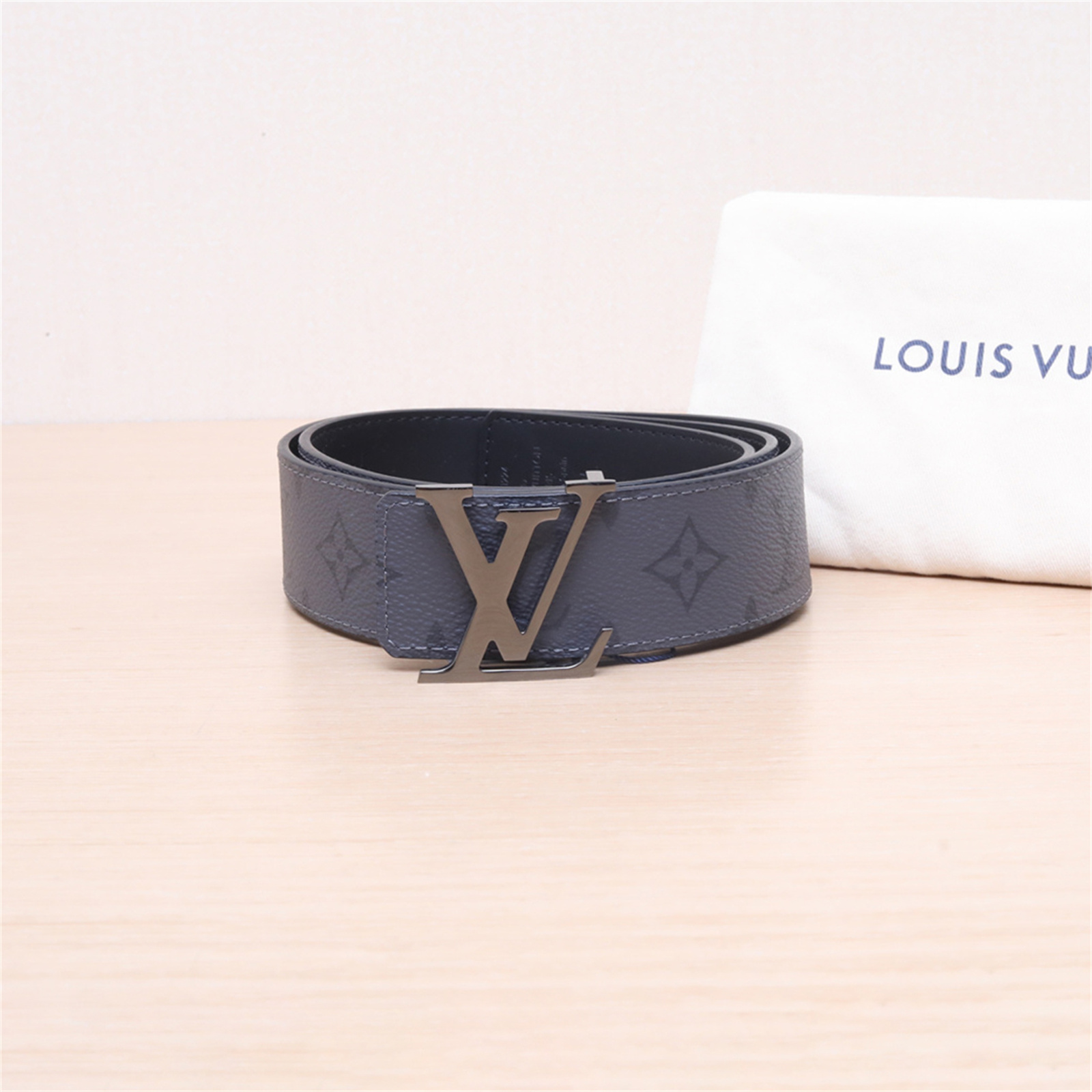 全新未使用 LouisVuitton/路易威登 小花黑黑老花亮光灰扣 灰色  