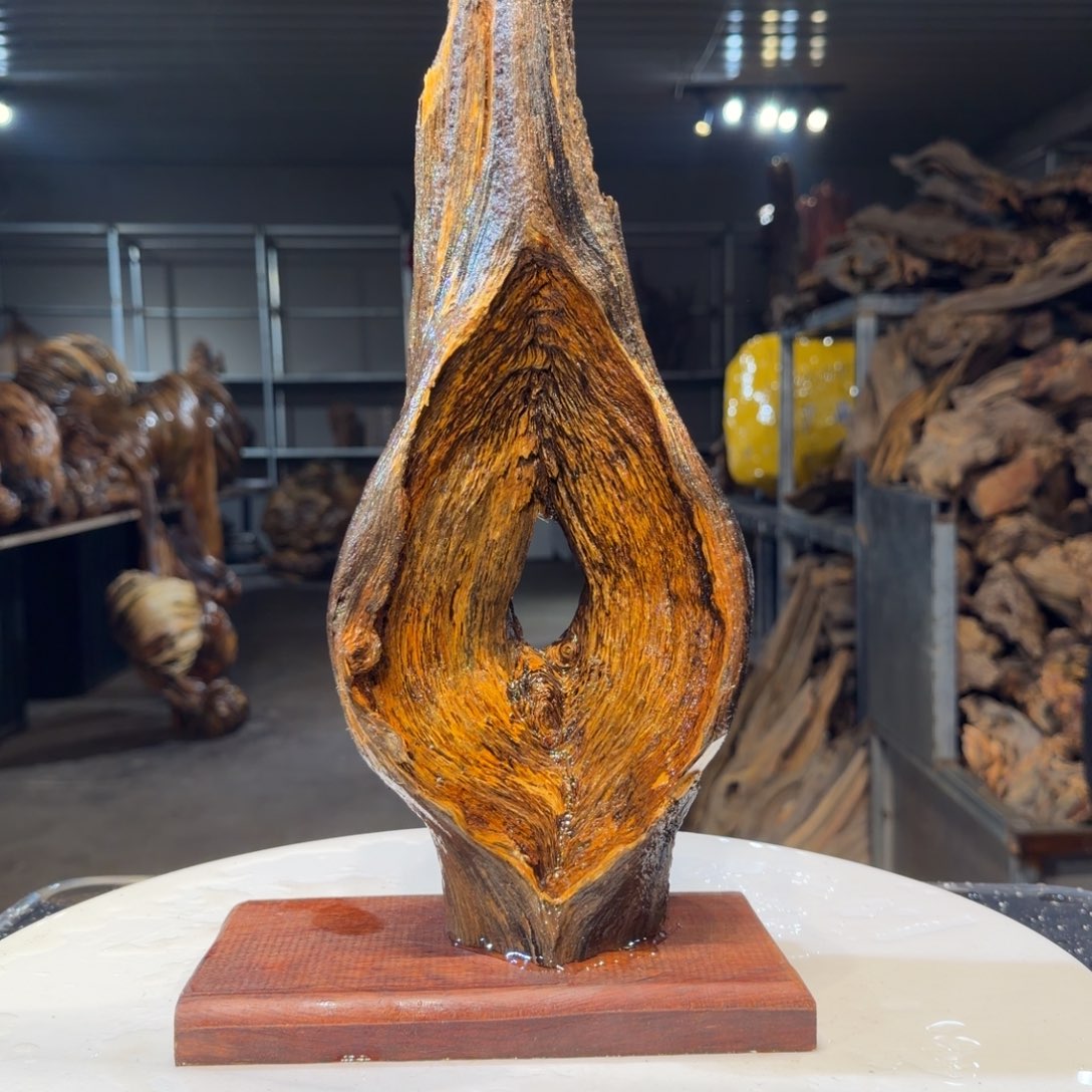 ༺***༻木王一刀琥珀木摆件125