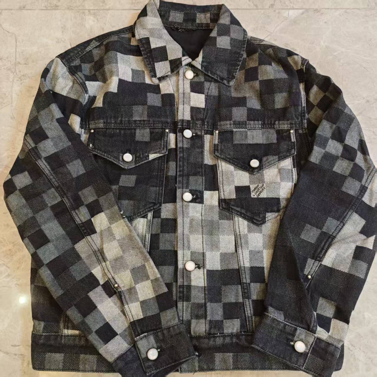 99新 LouisVuitton/路易威登 经典黑白棋盘格牛仔外套  111