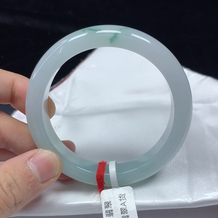 翡翠手镯（圆镯）未镶嵌57.2