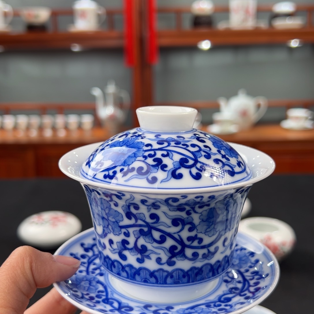 柴窑青花缠枝莲三才盖碗