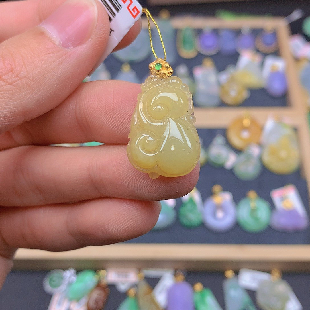 翡翠颈饰18K金镶嵌翡翠