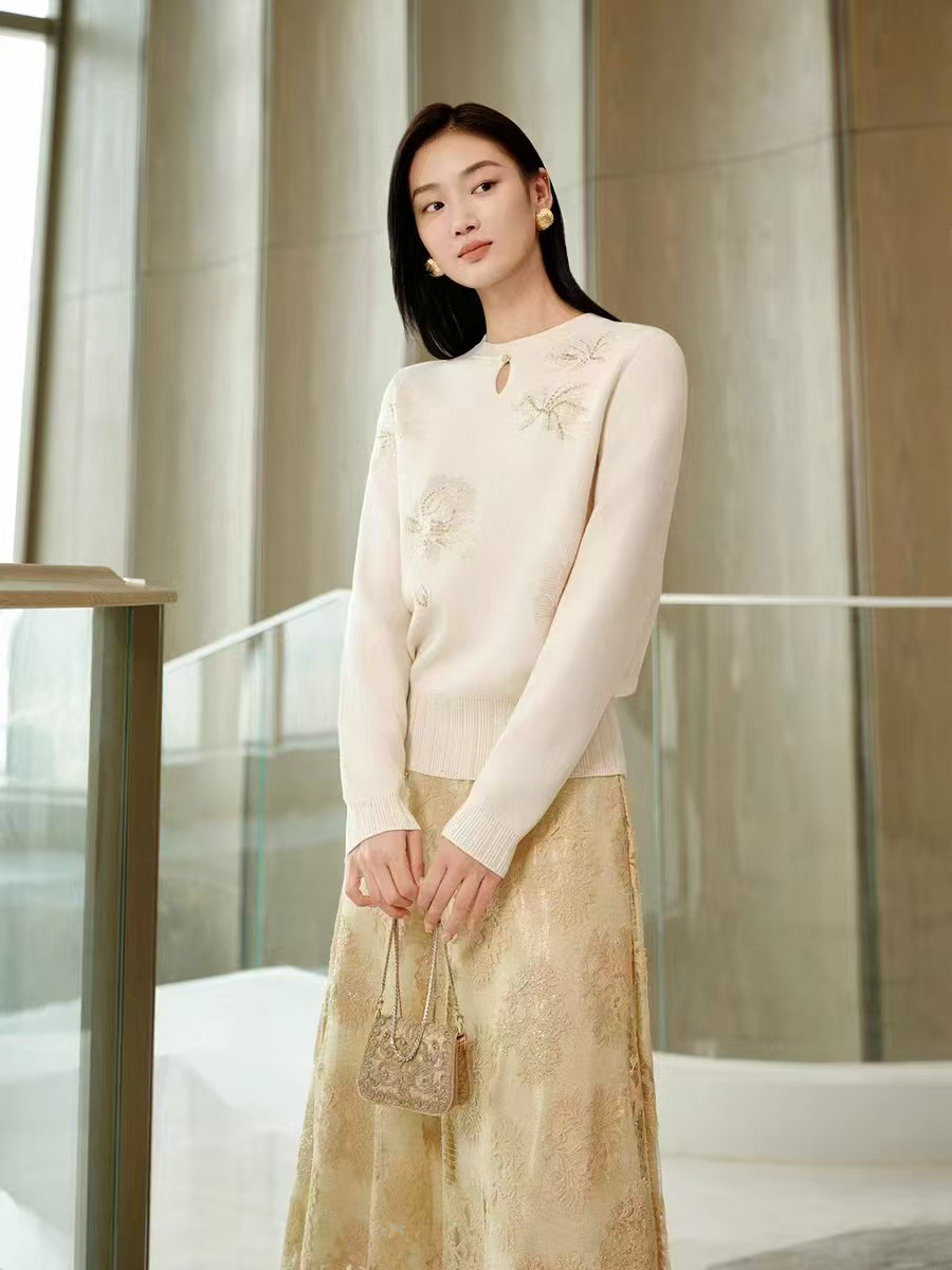 杨杨 女常规款毛针织衫打底优雅针织衫气质提花设计师套头绣花