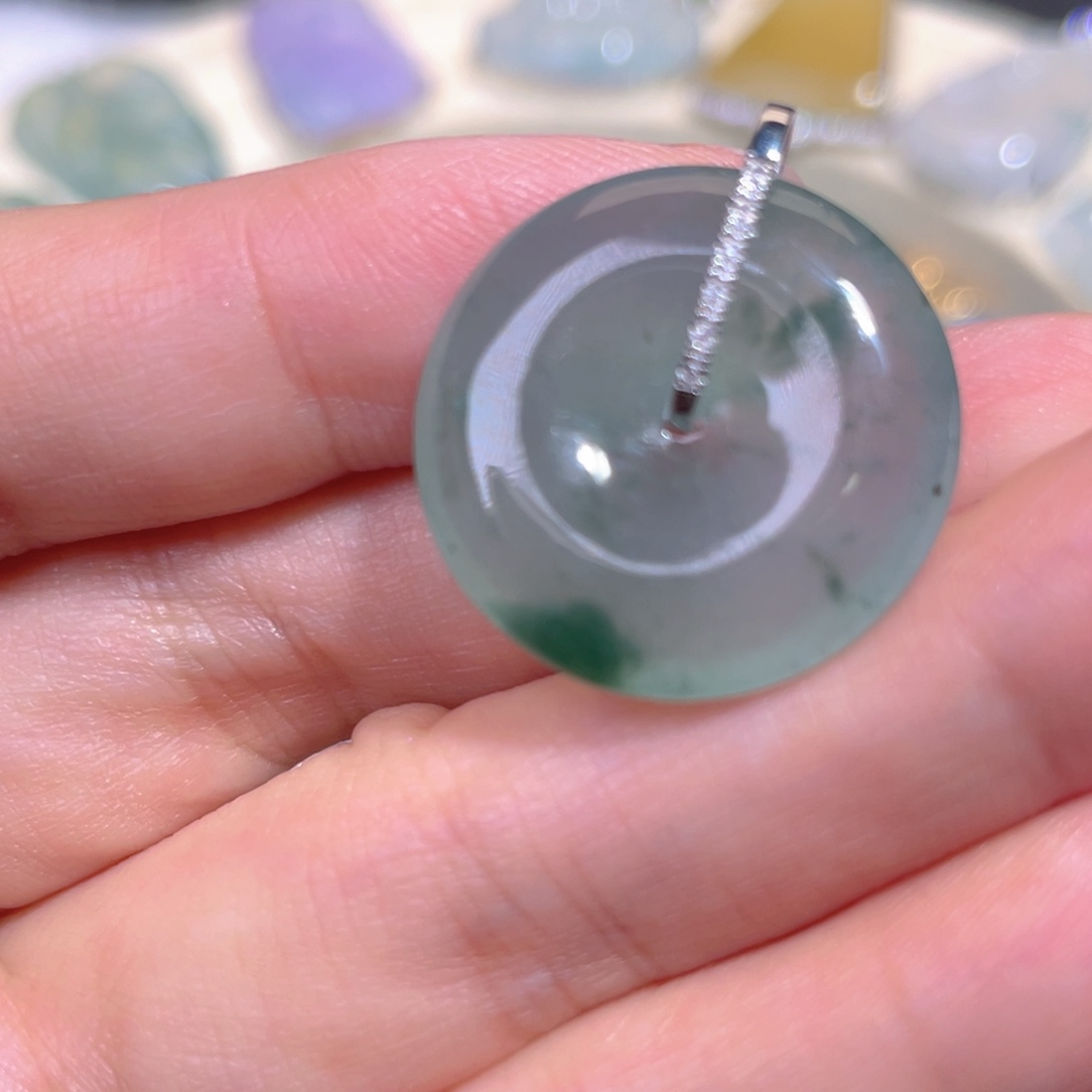 翡翠18K金镶嵌颈饰翡翠