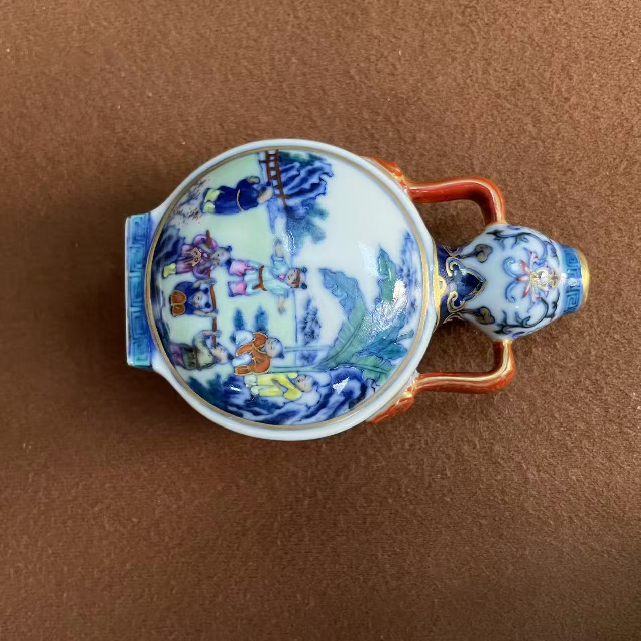 斗彩双耳婴戏图鼻烟壶