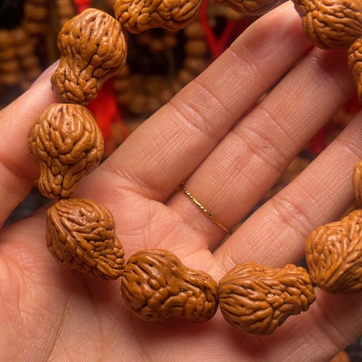 木质类龙纹桃枭手串