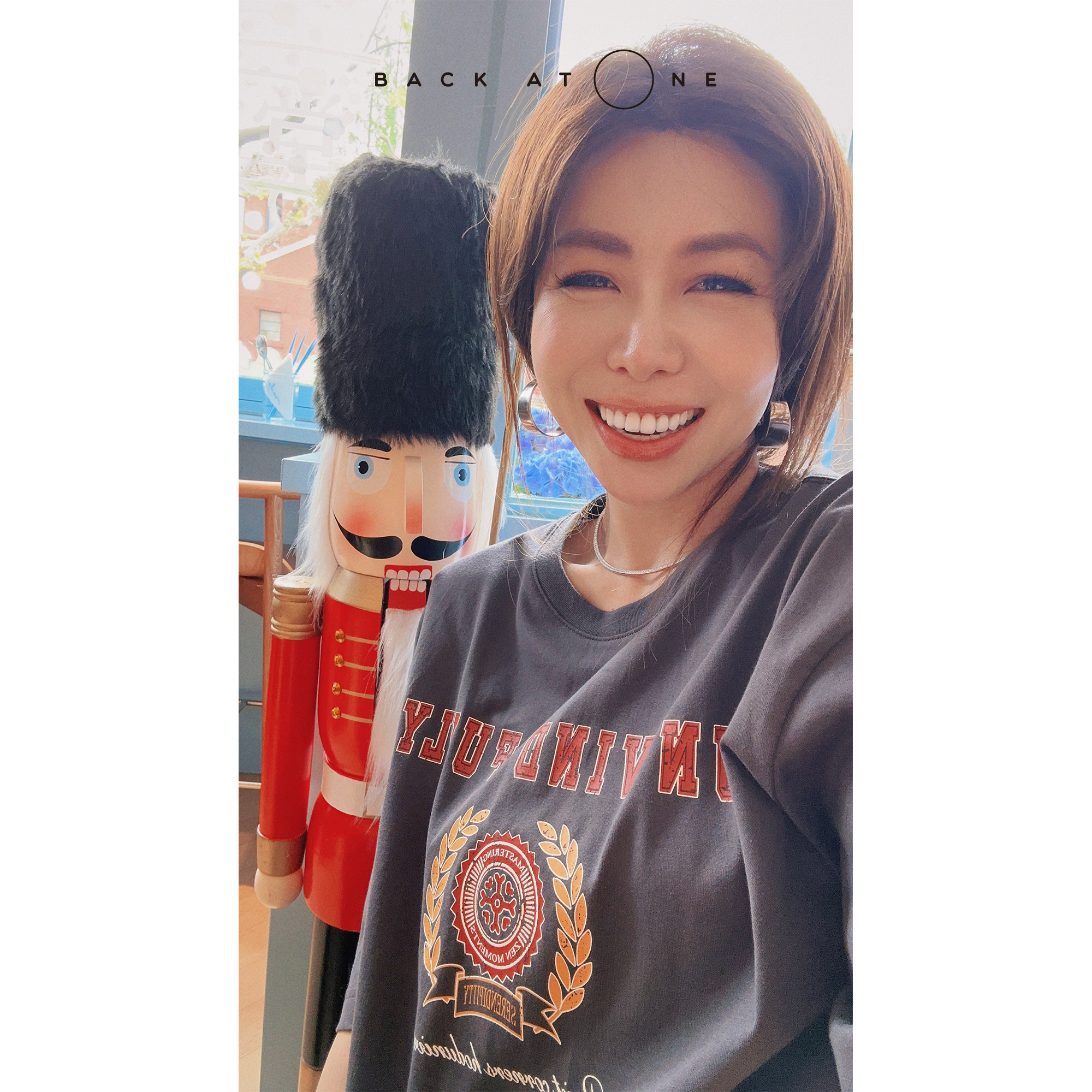 BackAtOne“快乐定义”美式复古印花砂灰色印花T恤 BES-1AA104B-K