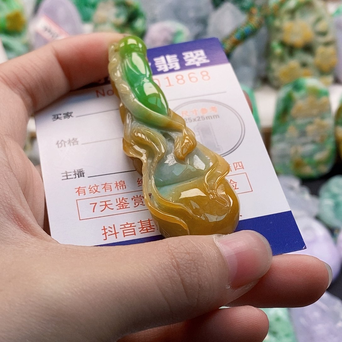 吊坠(不含链)未镶嵌翡翠