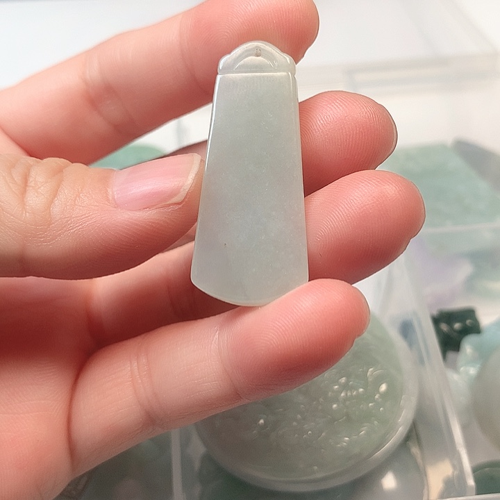 翡翠未镶嵌挂件是