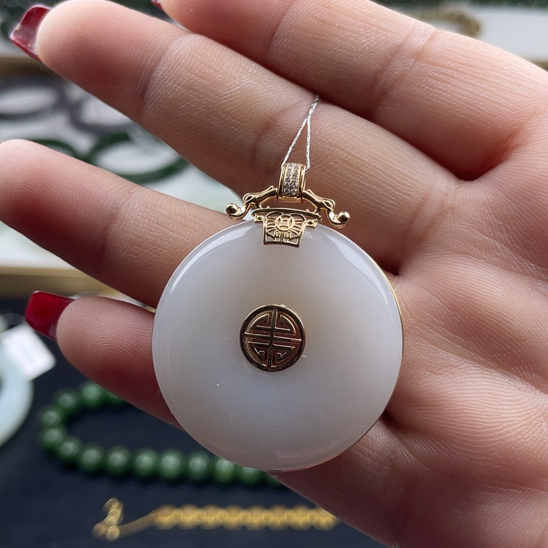 和田玉颈饰18K金镶嵌