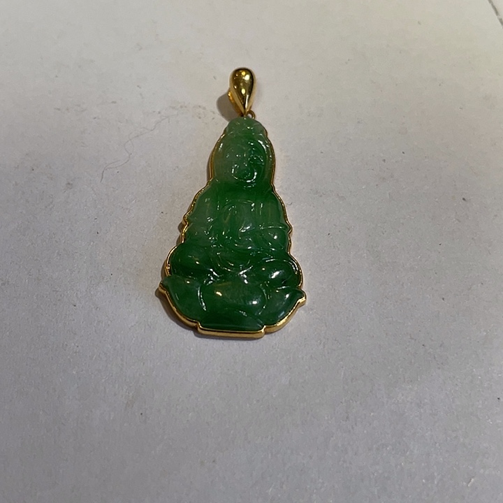 刘***茗翡翠18K金镶嵌颈饰挂件