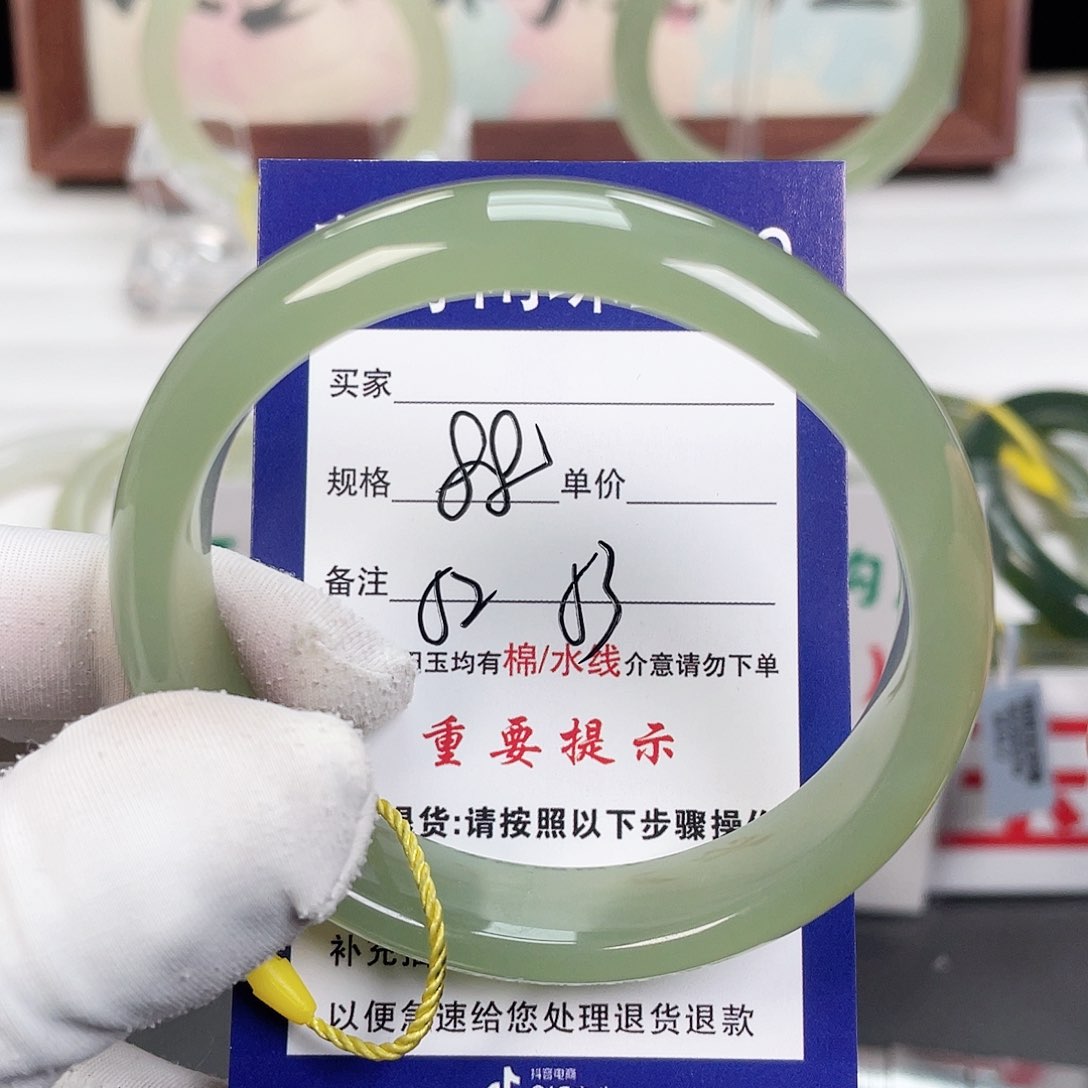 和田玉手镯未镶嵌