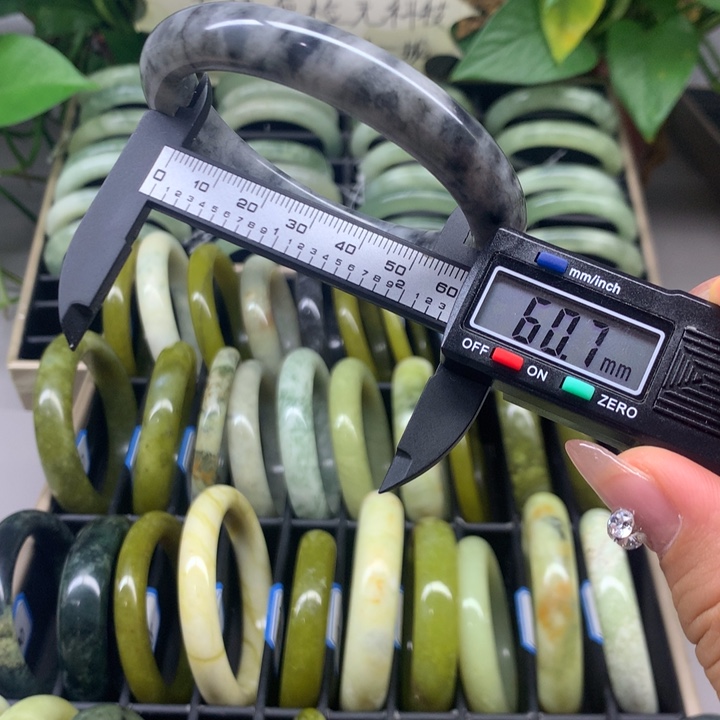 蛇纹石玉未镶嵌手镯87