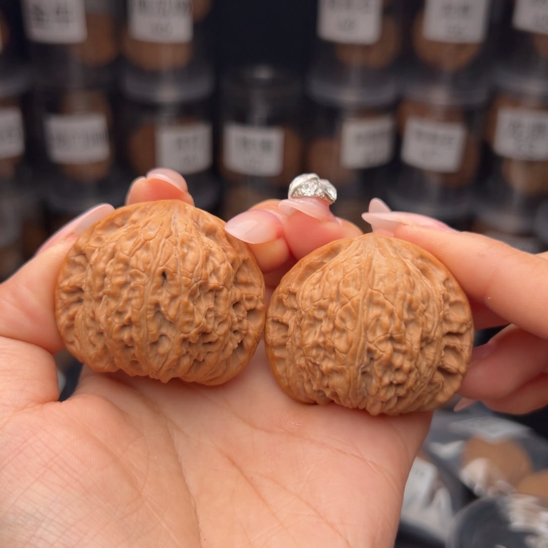 文玩核桃吊坠还****?绣球