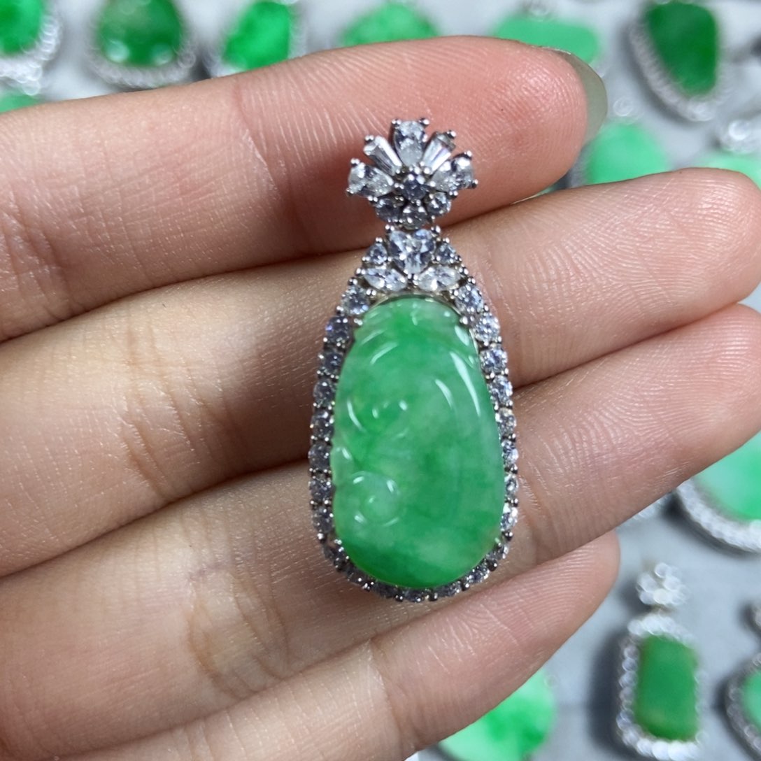 颈饰未镶嵌翡翠如意