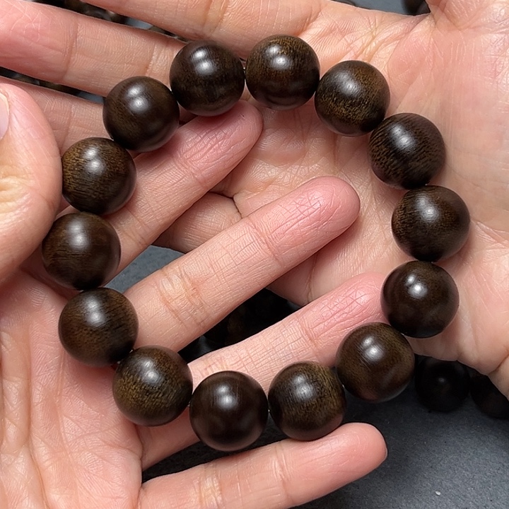 沉香手串白棋玉化
