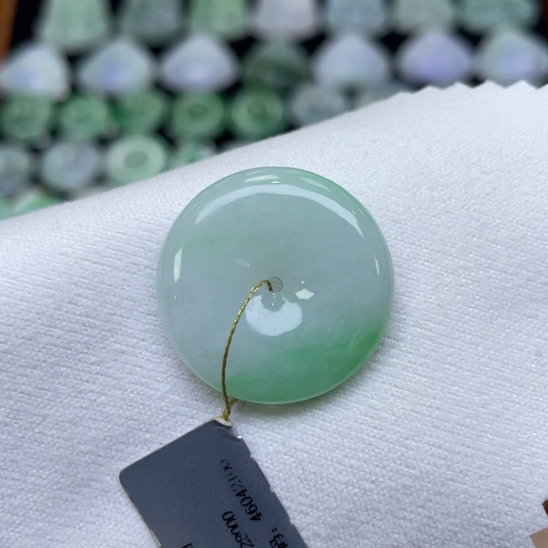 颈饰未镶嵌翡翠平安扣