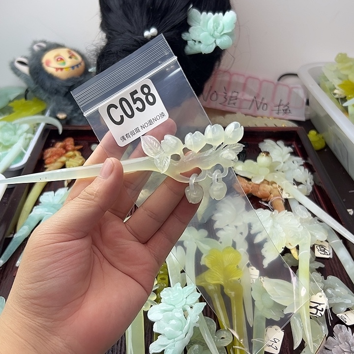 谭***芹蛇纹石玉合金发饰