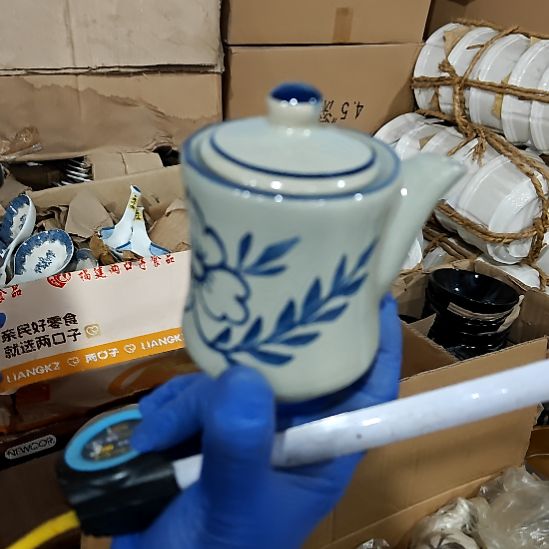 摆件盘子碗茶壶啥都有