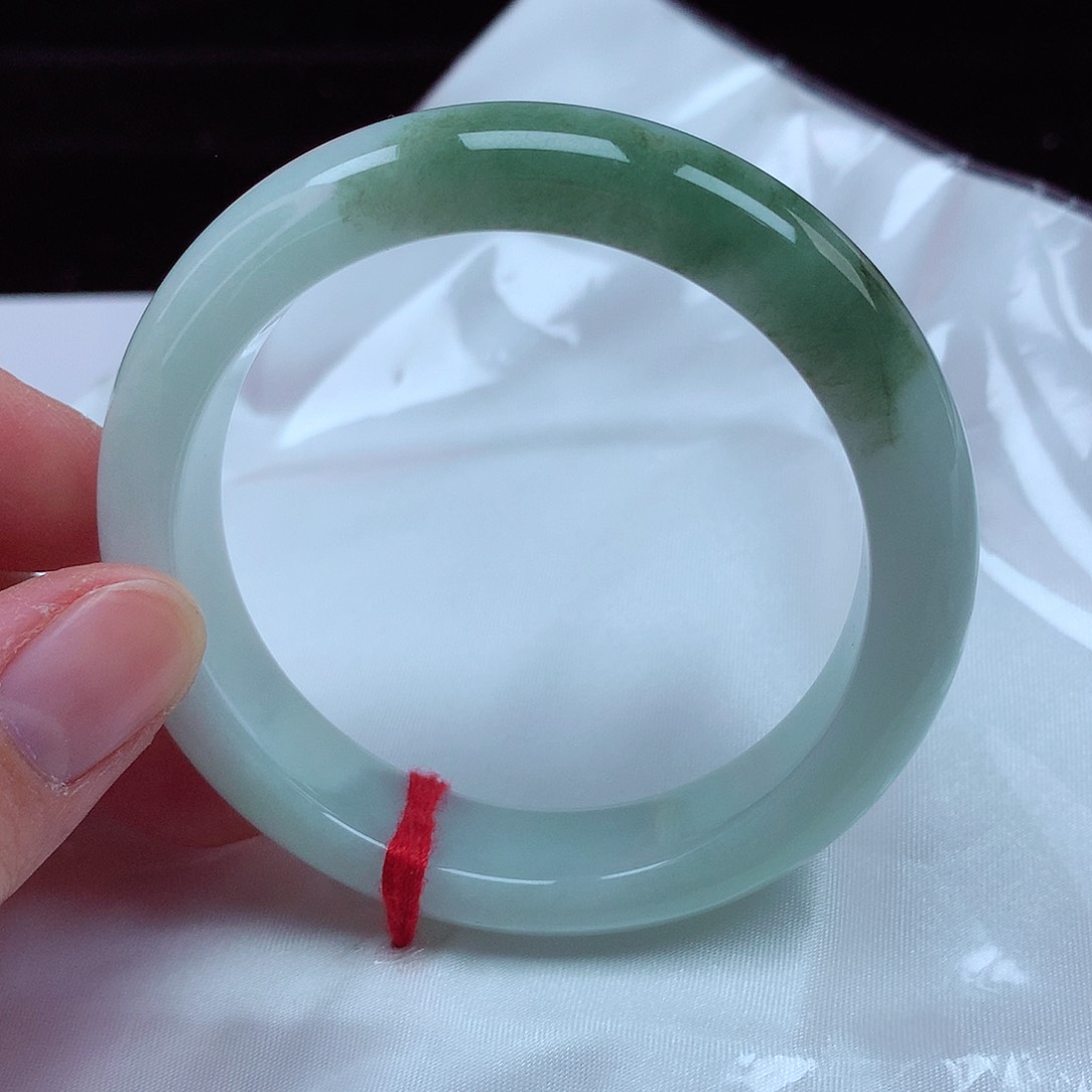 翡翠手镯未镶嵌54圈