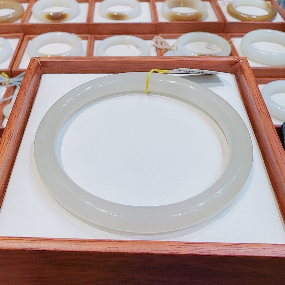 和田玉手镯未镶嵌晴水62