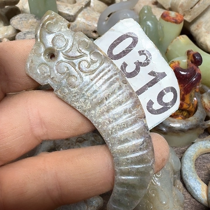 和田玉颈饰未镶嵌