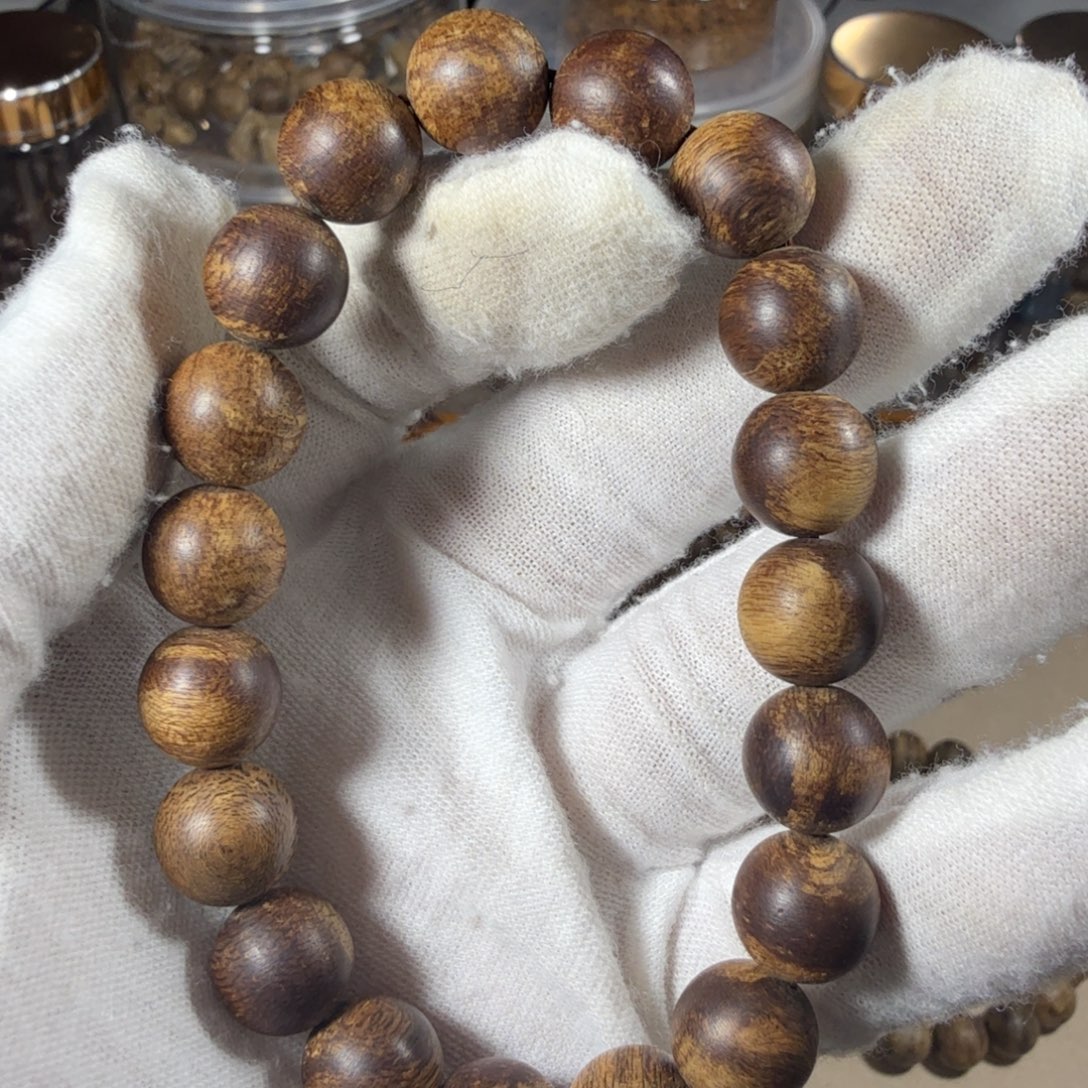 沉香碎屑沉香老料达拉干土沉85分沉，11.5克